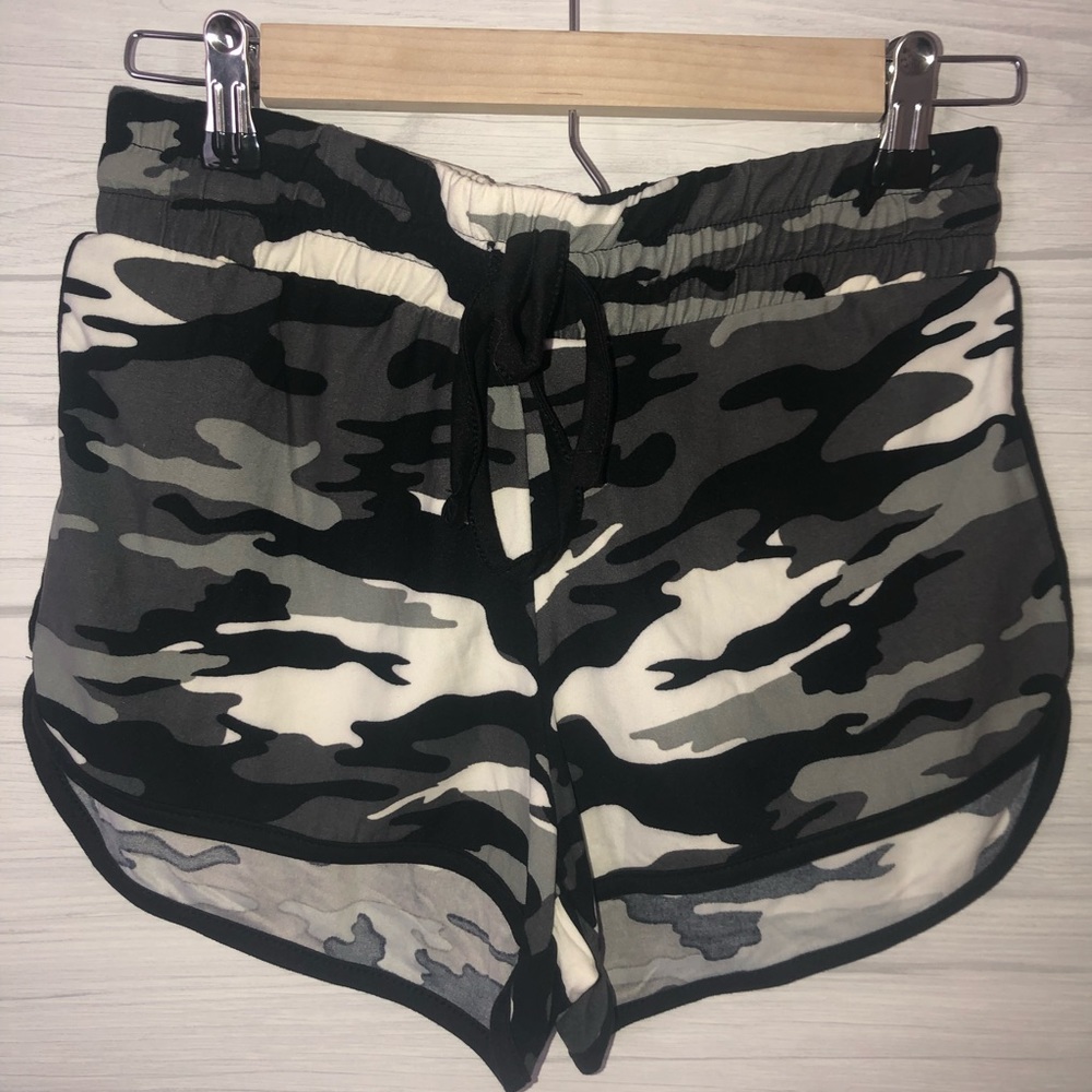 Rue21 Camo Print Dolphin Shorts